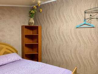 Хостелы Sun Хмельницкий Двухместный номер с 1 кроватью и общей ванной комнатой-1