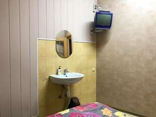 Хостелы Sun Хмельницкий Двухместный номер эконом-класса с 1 кроватью-3