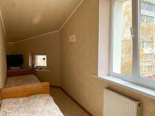 Хостелы Sun Хмельницкий Бюджетный двухместный номер с 2 отдельными кроватями-3