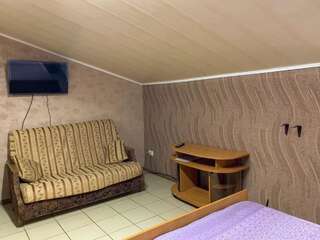 Хостелы Sun Хмельницкий Двухместный номер с 1 кроватью и общей ванной комнатой-4